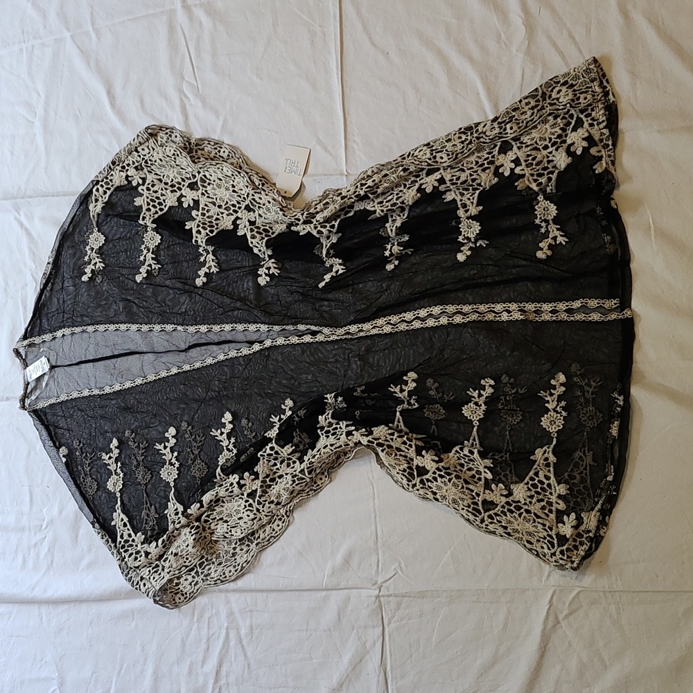 Time and Tru mesh & lace Kimono